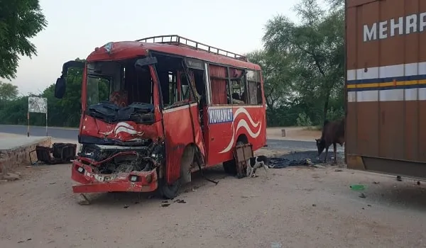 Nagaur: मिनी बस और ट्रक की जोरदार भिड़ंत में 3 श्रद्धालुओं की मौत, ट्रक चालाक फरार  